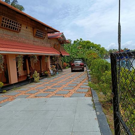 Canalview Private Cottage Azhikkal Ayiram Thengu Panmana Eksteriør billede