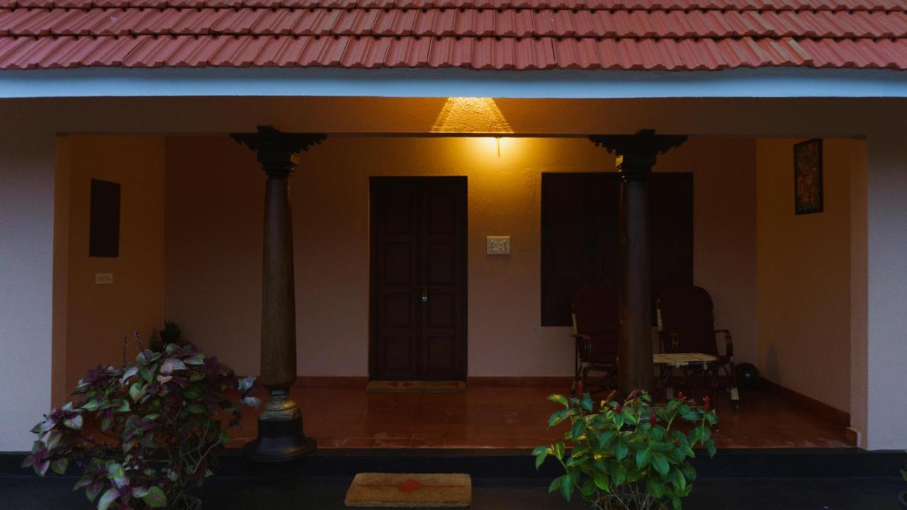 Canalview Private Cottage Azhikkal Ayiram Thengu Panmana Eksteriør billede