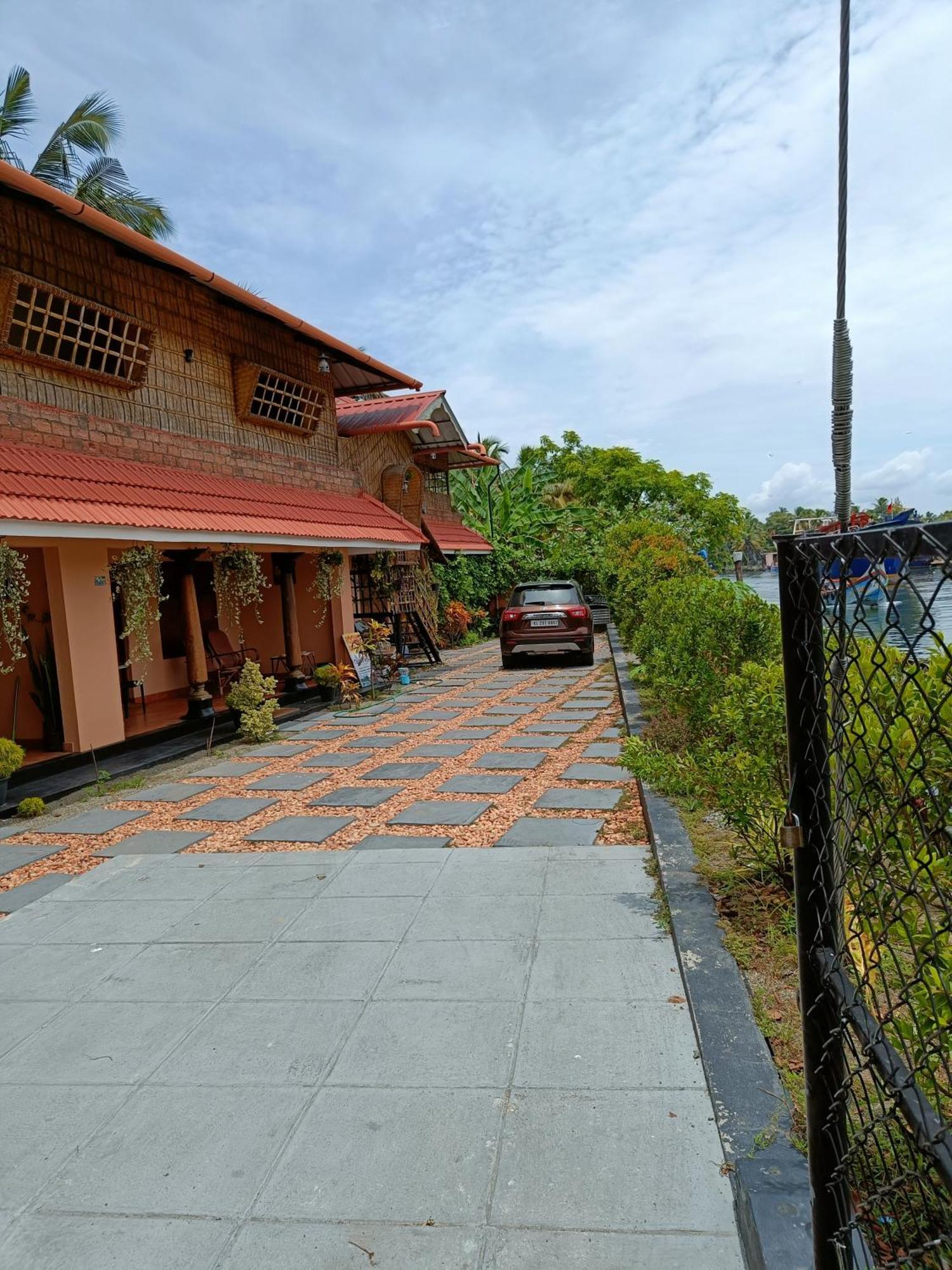 Canalview Private Cottage Azhikkal Ayiram Thengu Panmana Eksteriør billede